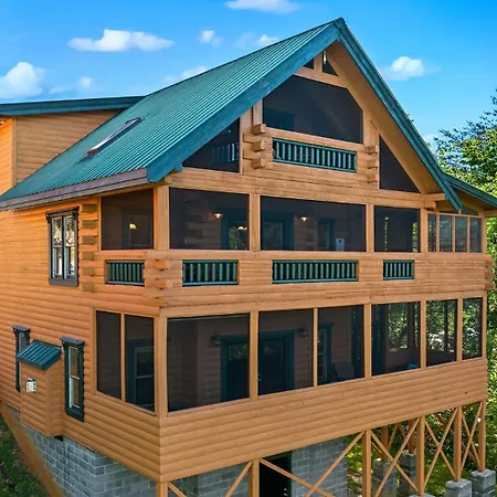 Moonlight Pines Lodge